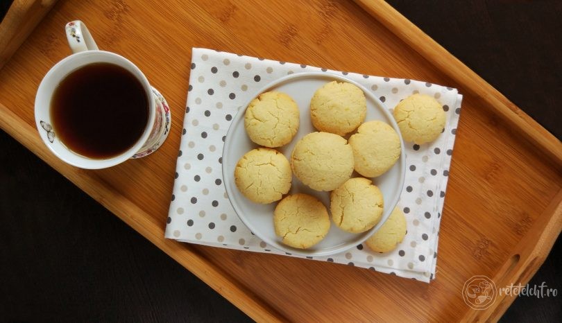 Biscuiți keto cu migdale - Nutriblog