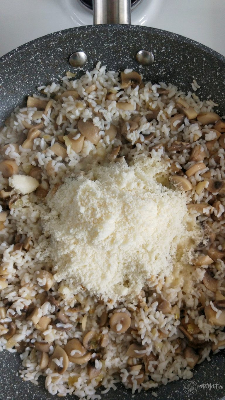 „Orez” konjac cu ciuperci și parmezan Rețete LCHF